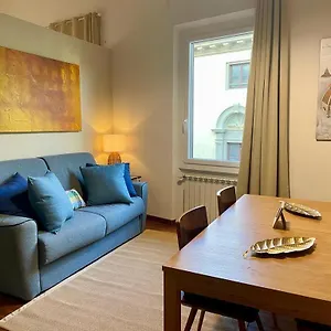  Apartment Novella's Loft Near Santa Maria Novella Station